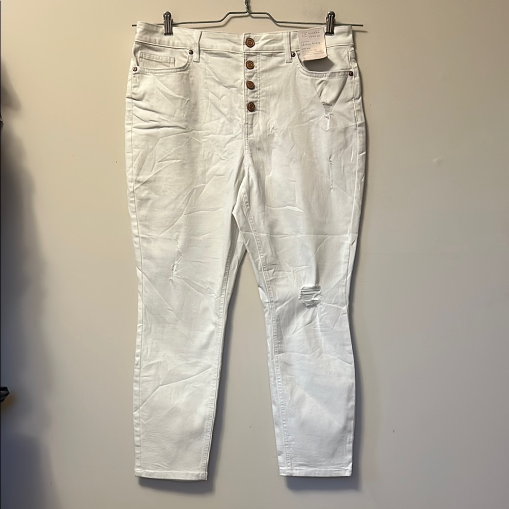 Lauren Conrad white button fly women’s slightly stressed size 16  jeans new/tags